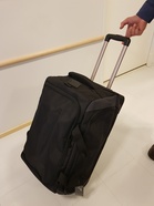 Suuri kassi vetopyörillä ja brodeerauksella 110 €. QD970 Tungsten 65x36x33cm, 65 litraa renkaallinen.